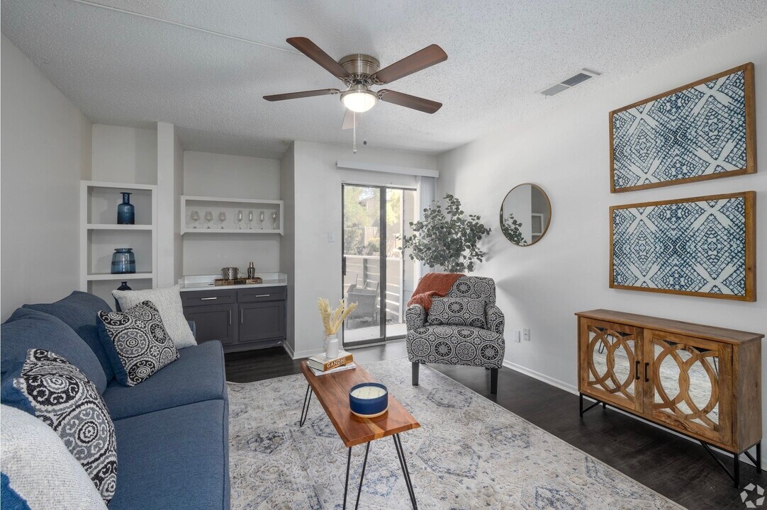 2170 Thousand Oaks Dr in San Antonio, TX - Building Photo