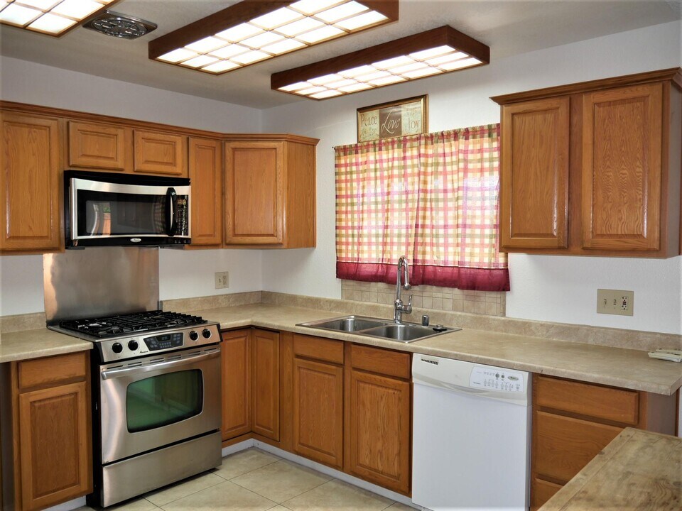 43511 Illinois Ave in Palm Desert, CA - Building Photo