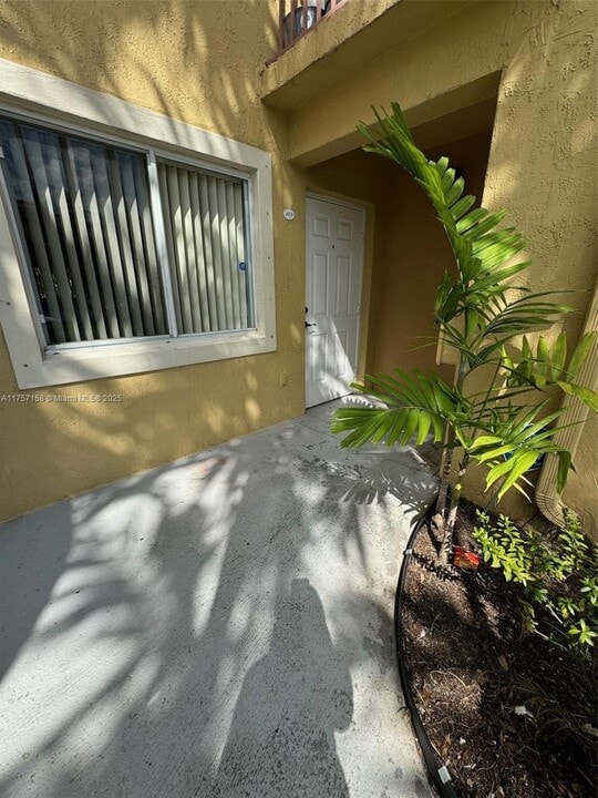 7921 NW 6th St in Pembroke Pines, FL - Building Photo