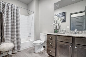 71 at Tulsa Hills in Tulsa, OK - Foto de edificio - Building Photo