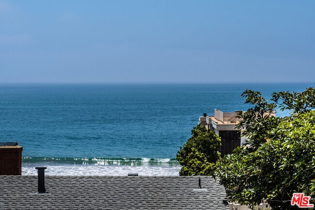 22605 Pacific Coast Hwy in Malibu, CA - Building Photo - Building Photo