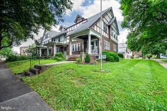 23 S Park Rd in Wyomissing, PA - Foto de edificio - Building Photo