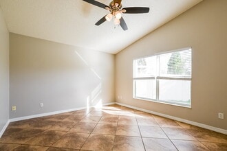 165 Burnsed Pl in Oviedo, FL - Building Photo - Building Photo