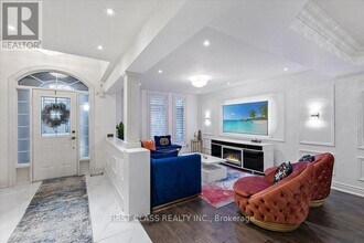 19 Ferdinand Ave in Vaughan, ON - Building Photo - Building Photo