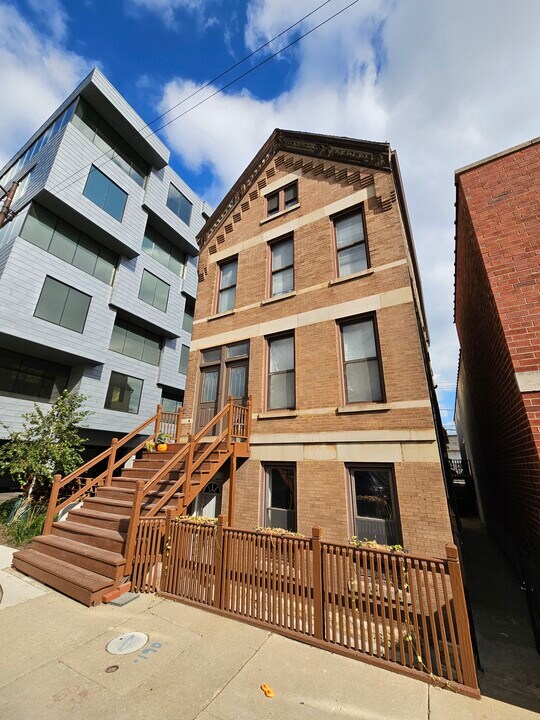 1519 N Elston Ave in Chicago, IL - Building Photo