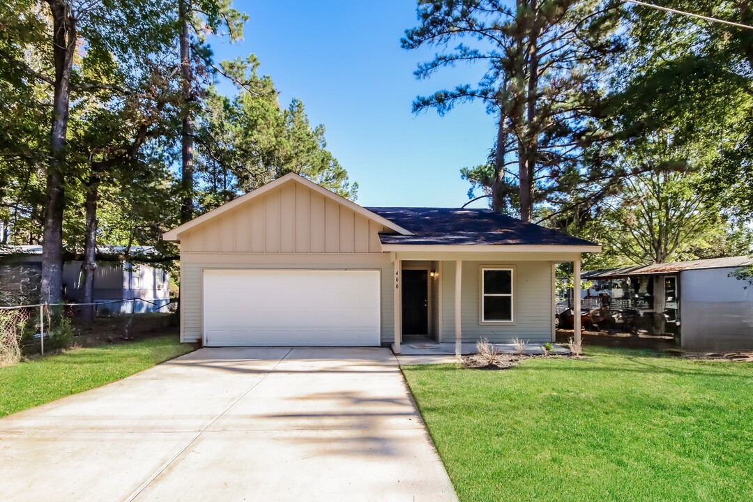 400 Goldenrod in Livingston, TX - Building Photo