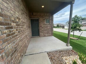 453 Stone Water Ln in Jarrell, TX - Building Photo - Building Photo