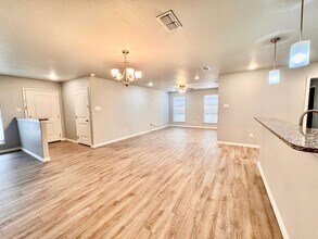 1302 N Clinton Ave in Lubbock, TX - Building Photo - Building Photo
