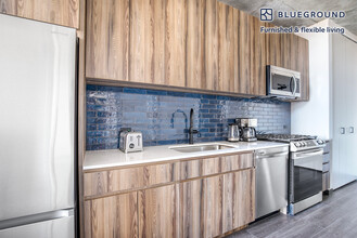 150 N Ashland Ave, Unit FL6-ID1056 in Chicago, IL - Building Photo - Building Photo