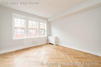 19 Forest St in Cambridge, MA - Foto de edificio - Building Photo