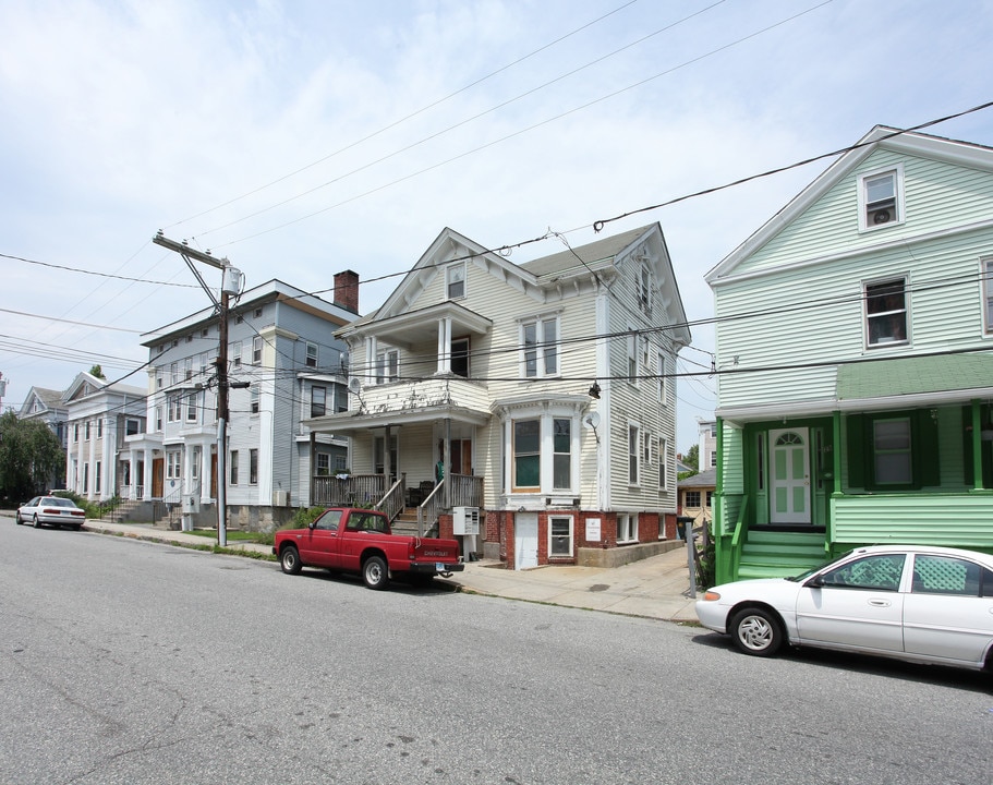 33 Tilley St in New London, CT - Building Photo