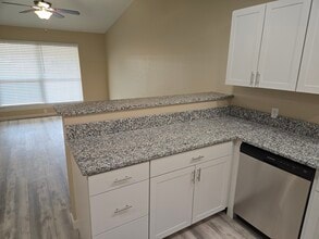 123 N Glenwood Dr, Unit C in Midland, TX - Foto de edificio - Building Photo