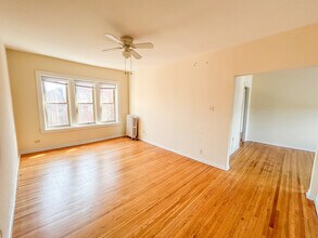 1324 W Estes Ave, Unit #G in Chicago, IL - Building Photo - Building Photo