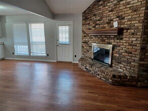 2 Longhurst Ct in Pantego, TX - Building Photo - Building Photo