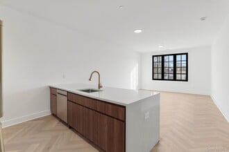 100 E Putnam Ave in Greenwich, CT - Building Photo - Building Photo