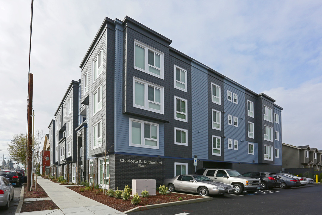 Charlotte B. Rutherford Place in Portland, OR - Foto de edificio