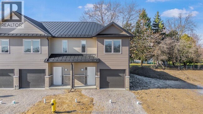 16 Stirling Ln in Chatham, ON - Building Photo - Building Photo