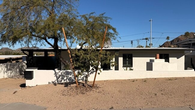 property at 1510 E Sunnyslope Ln