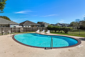 Gardens Of Victoria in Victoria, TX - Building Photo - Building Photo