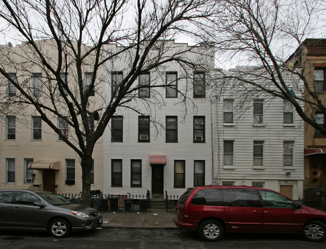 383 Menahan St in Brooklyn, NY - Building Photo - Building Photo