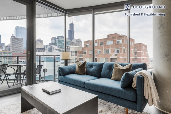 730 W Couch Pl