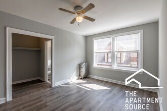 717 W Belmont Ave, Unit 508 in Chicago, IL - Foto de edificio - Building Photo