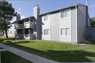 Avery Park in Englewood, CO - Building Photo