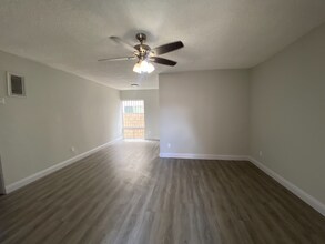 641 W 92nd St in Los Angeles, CA - Building Photo - Building Photo