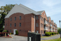 Kings Court Apartments in Dover, DE - Foto de edificio - Building Photo