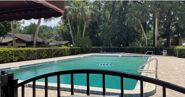 Village Square Apartments in Ocala, FL - Building Photo - Building Photo