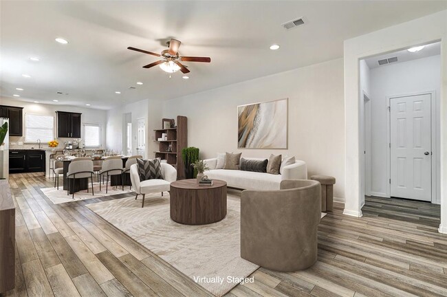 12006 Tolson Dr in Manor, TX - Foto de edificio - Building Photo