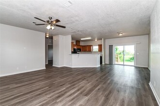 4318 9th St W in Lehigh Acres, FL - Foto de edificio - Building Photo