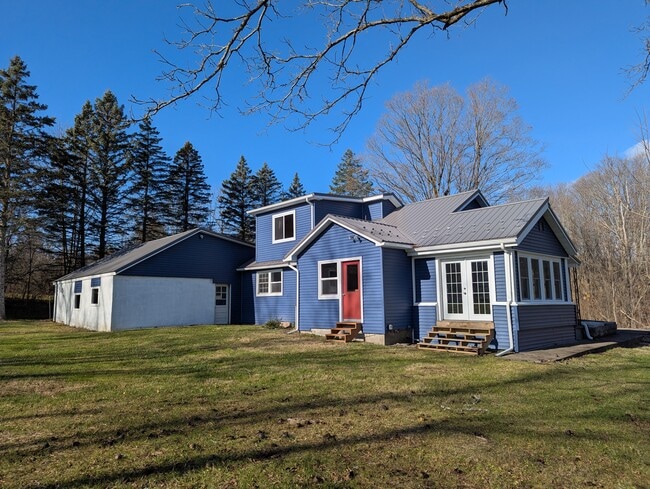 615 E Miller Rd in Ithaca, NY - Foto de edificio - Building Photo