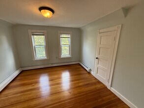 42 Holyoke Rd, Unit 2 in Somerville, MA - Building Photo - Building Photo