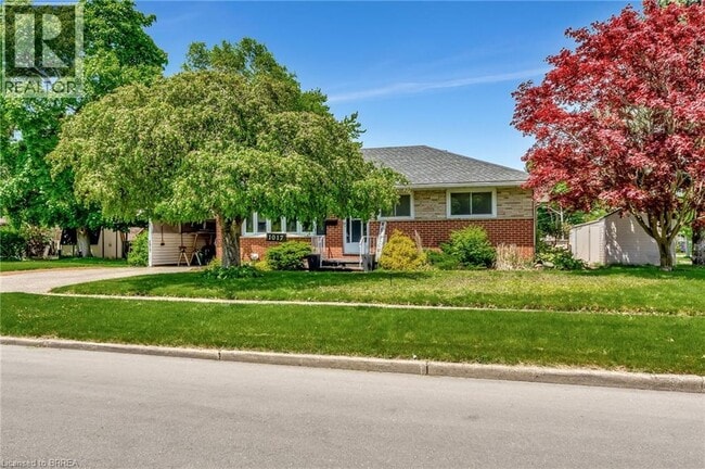 1017 Braeside St in Woodstock, ON - Building Photo - Building Photo