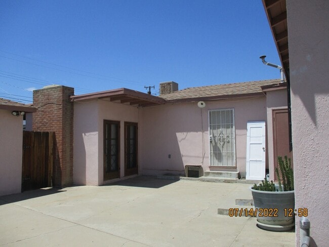 1421 El Rancho Dr in Bakersfield, CA - Building Photo - Building Photo