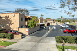 Rancho San Juan Condominiums in Tustin, CA - Building Photo - Building Photo