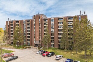 Willowbrook Apartments in Ottawa, ON - Building Photo