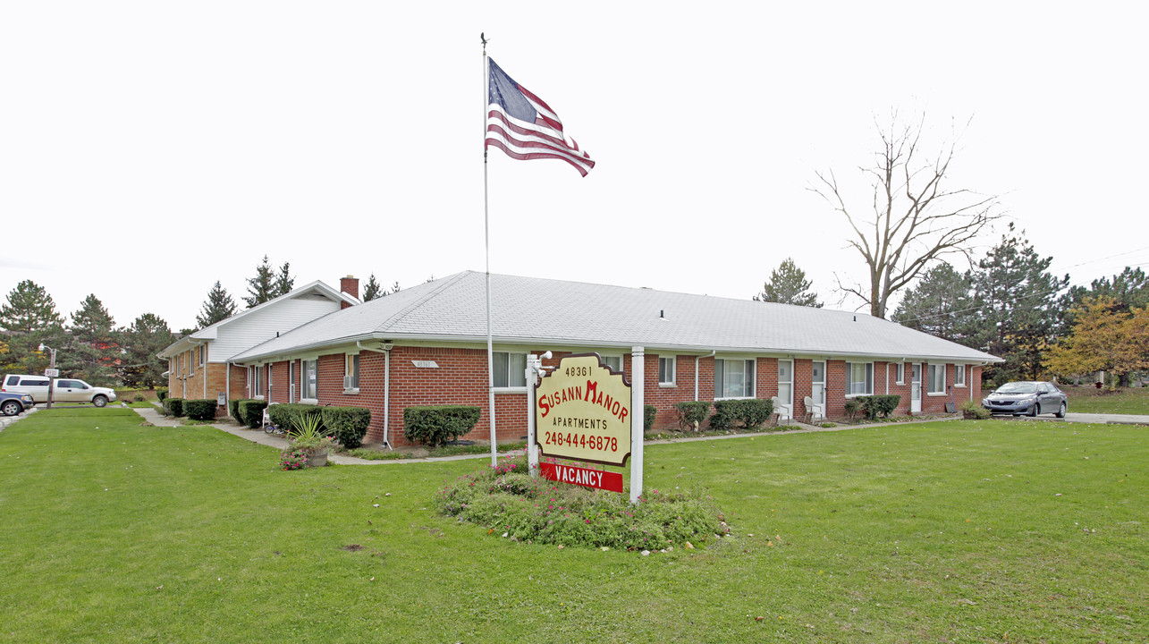 Susann Manor Apartments in Wixom, MI - Building Photo