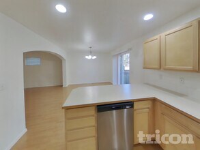 7323 176th St Ct E in Puyallup, WA - Foto de edificio - Building Photo