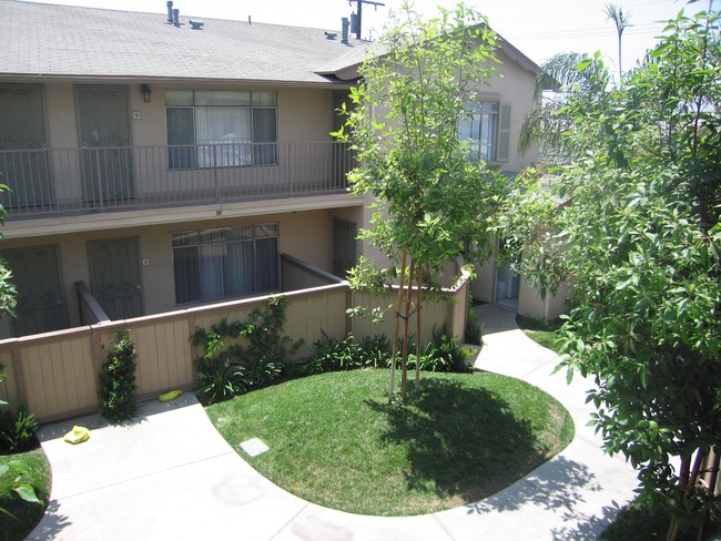 Citrus Palms Apartments in Anaheim, CA - Building Photo - Building Photo