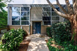 400 Village Pkwy in Atlanta, GA - Building Photo