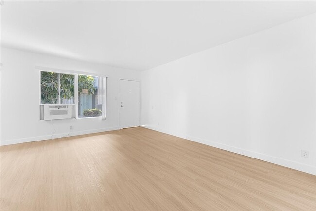 6114 Cahuenga Blvd in Los Angeles, CA - Building Photo - Building Photo