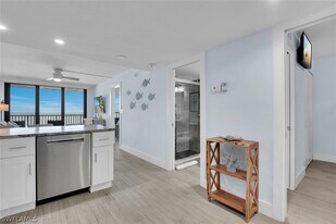 890 S Collier Blvd in Marco Island, FL - Building Photo