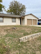 3901 Pipers Ct in San Antonio, TX - Building Photo - Building Photo