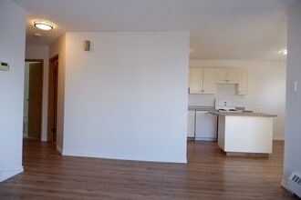 2921 Harding St in Regina, SK - Building Photo - Building Photo