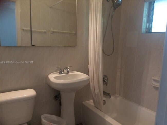 1014 Salzedo St in Coral Gables, FL - Building Photo - Building Photo