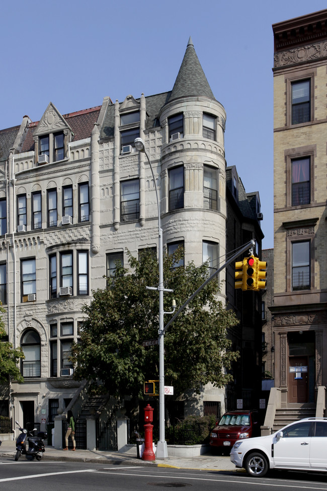 718 Saint Nicholas Ave in New York, NY - Foto de edificio - Building Photo
