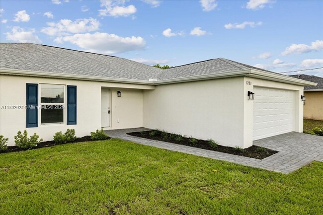 3223 NE 14th Ave in Cape Coral, FL - Building Photo - Building Photo