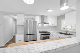 1603 Vuelta Grande Ave in Long Beach, CA - Building Photo - Building Photo